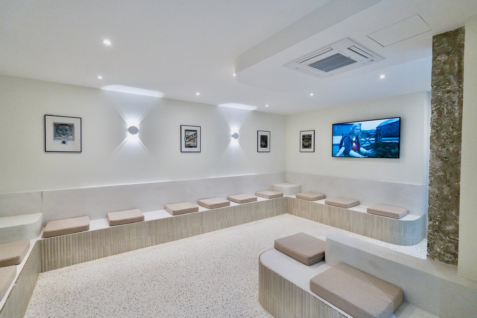 Salle d'attente moderne et épurée du Cabinet dentaire de la Paix à Strasbourg