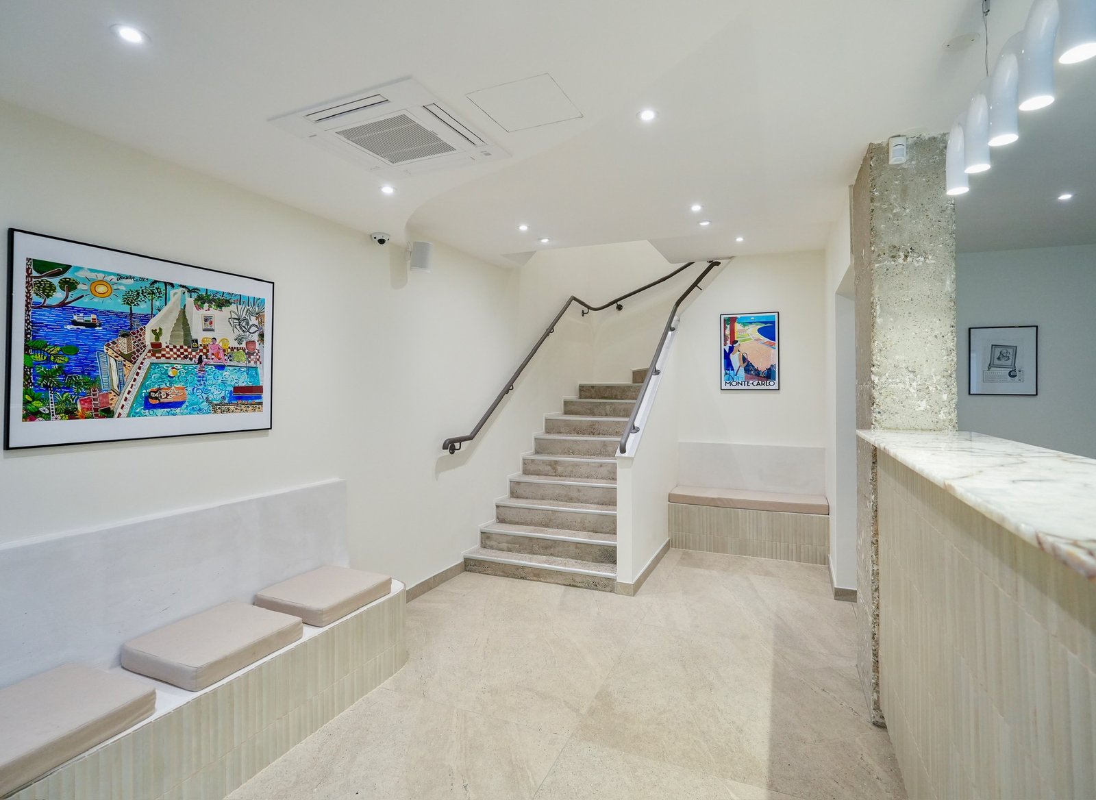 Hall d'accueil design et entrée du Cabinet dentaire de la Paix à Strasbourg