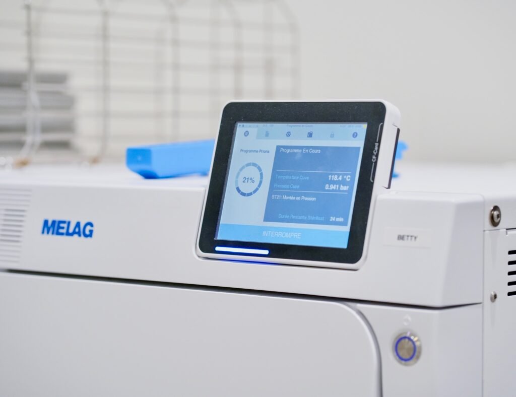 Autoclave de stérilisation et protocole d'hygiène au Cabinet dentaire de la Paix à Strasbourg